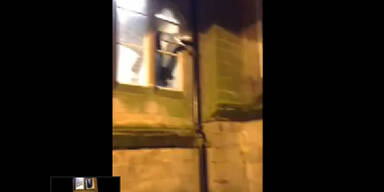 Einbrecher blieb in Fenster stecken