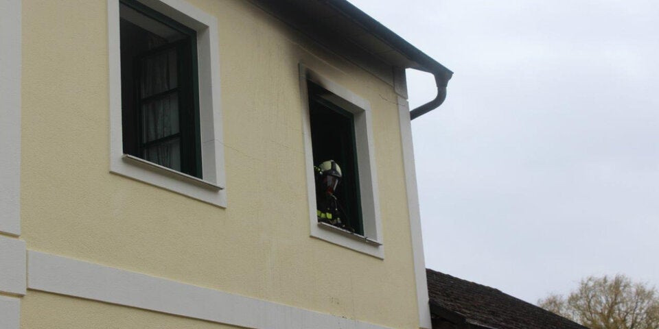 Brand in Wohnhaus im Bezirk Melk: Mann sprang aus Fenster