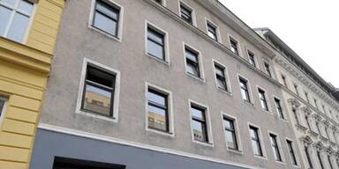 Kleinkind stirbt nach Sturz aus Fenster