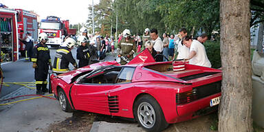 Burschen zerstörten 390-PS-Ferrari