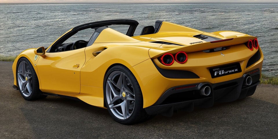 Ferrari greift mit dem F8 Spider an