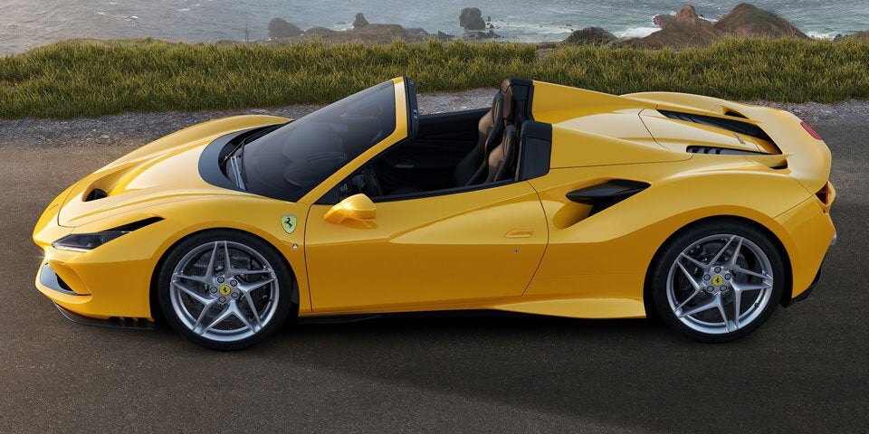 Ferrari greift mit dem F8 Spider an