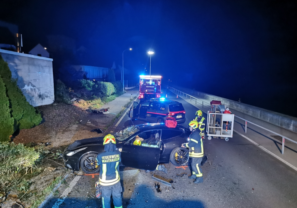 Lenker crasht 260.000-€-Ferrari in OÖ