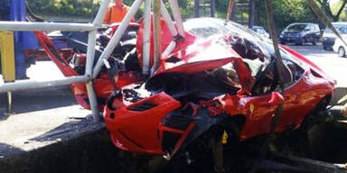 Horror-Crash mit 570 PS-Ferrari