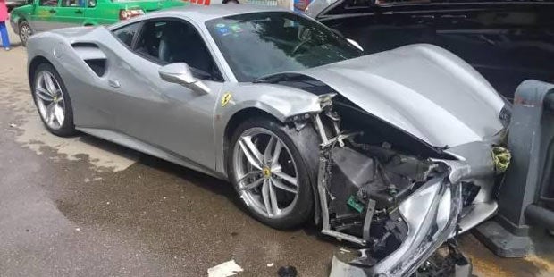 Ferrari 488 GTB schießt Ferrari 488 GTB ab