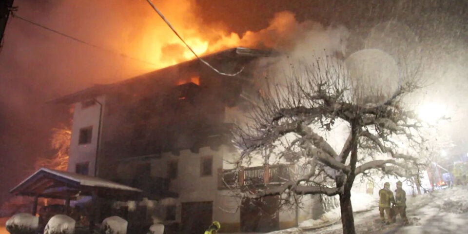 Tirol: 300 Jahre altes Bauernhaus in Flammen