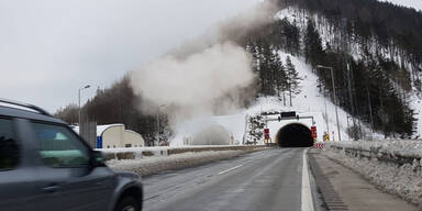 Heftige Rauchentwicklung im Semmering-Tunnel
