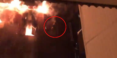 Mann rettet sich mit Sprung aus Feuerh&ouml;lle