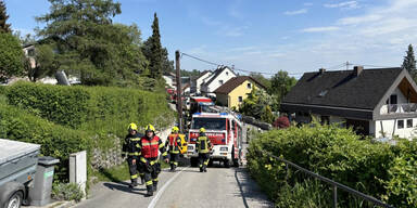 Einsatzkräfte retten Baby aus verrauchtem Haus