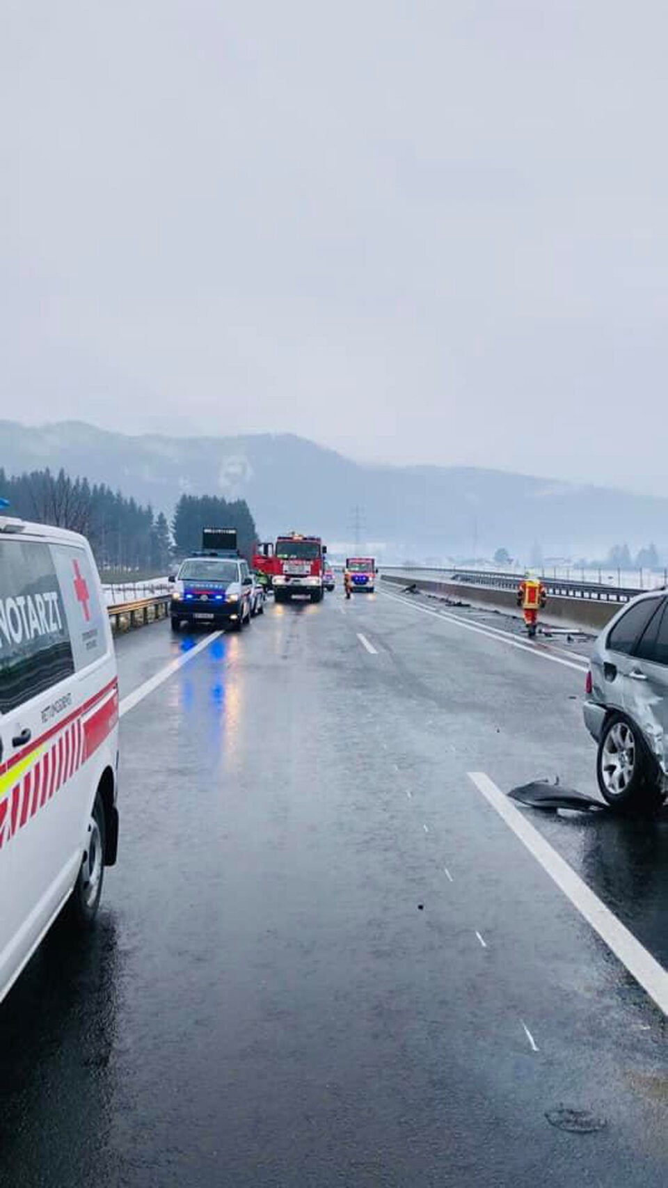 Glatteis sorgt für Massen-Crash