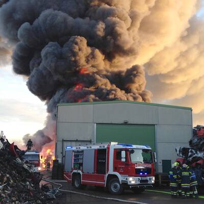 Brand bei Autoverwerter in OÖ