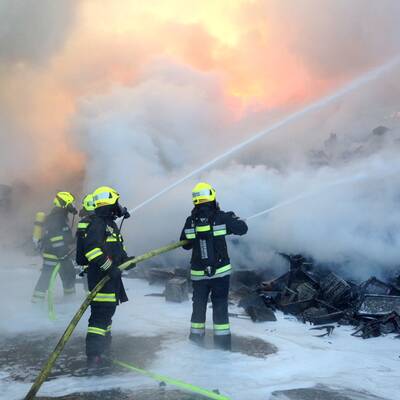 Brand bei Autoverwerter in OÖ