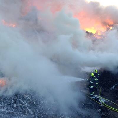 Brand bei Autoverwerter in OÖ