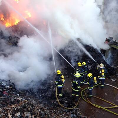Brand bei Autoverwerter in OÖ