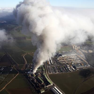 Brand bei Autoverwerter in OÖ