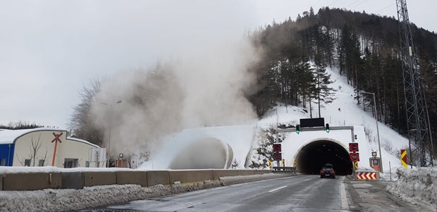 Heftige Rauchentwicklung im Semmering-Tunnel