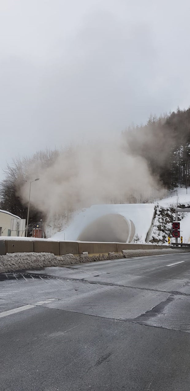 Heftige Rauchentwicklung im Semmering-Tunnel