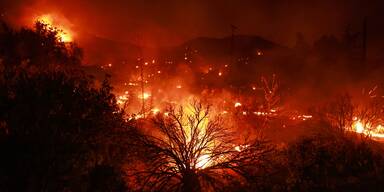 Menschen fliehen vor Waldbrand in Kalifornien