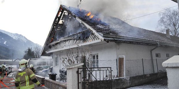 Feuersbrunst zerstört Haus in Tirol