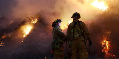 Flammeninferno breitet sich weiter aus