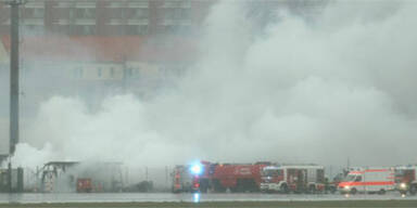Feuer im militärischen Teil von Flughafen Tegel