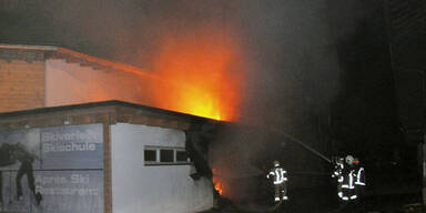 Feuerwehrgroßeinsatz bei Lokalbrand