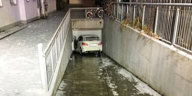 Frau von eigenem Auto eingeklemmt &ndash; tot