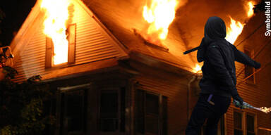 19-J&auml;hriger schleudert Molotowcocktail auf Tiroler Einfamilienhaus