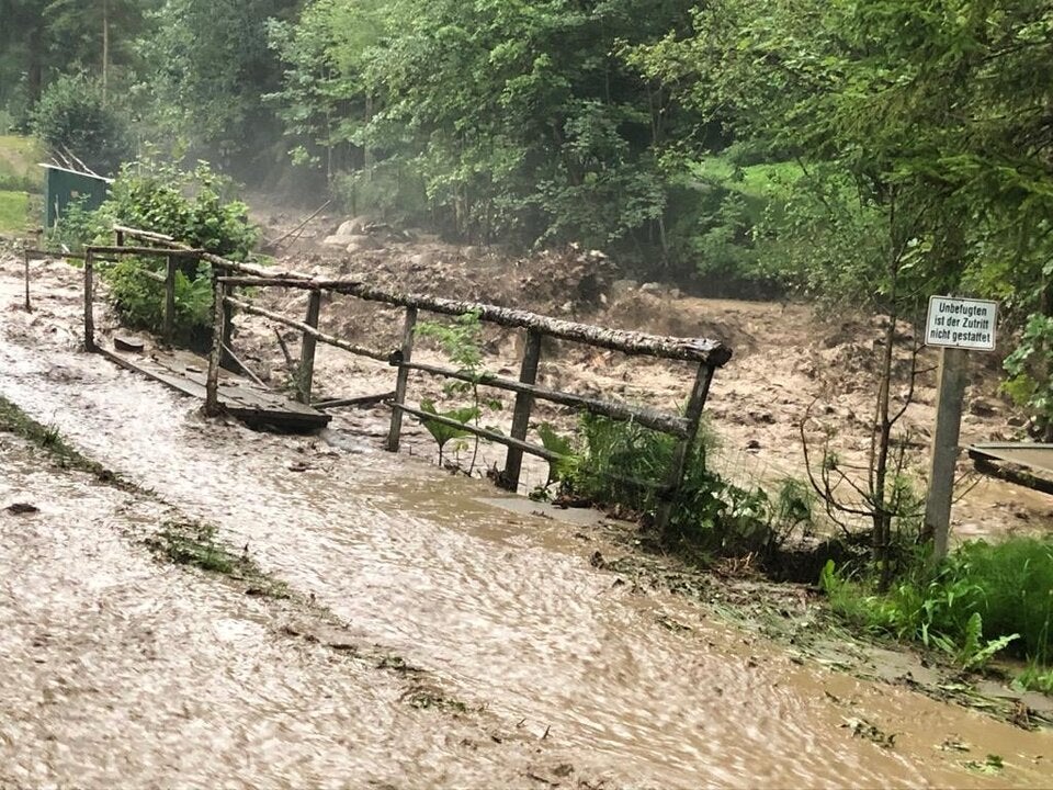 Kärnten: Sturzflut reißt Auto samt Insassen mit