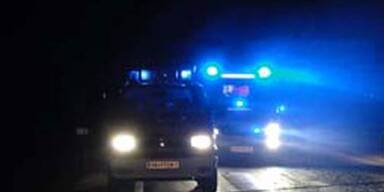 Lkw überrollte Pkw - Fahrer tot