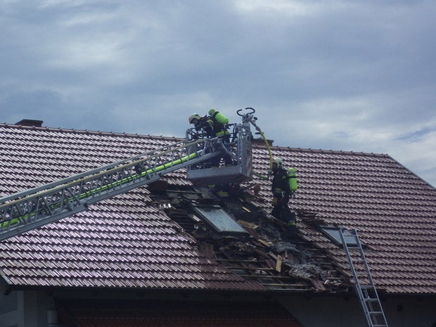 Haus brennt, während Familie auf Urlaub ist