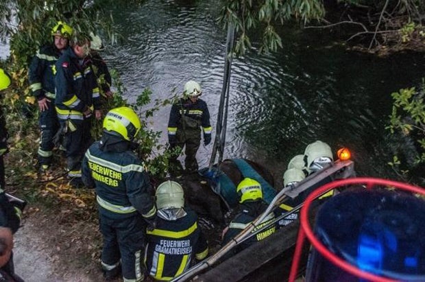 Nach Reit-Unfall: Feuerwehr musste Pferd aus Fluss retten