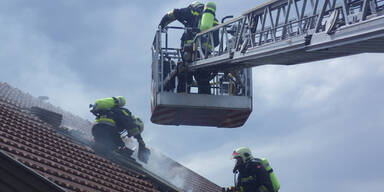 Haus brennt, w&auml;hrend Familie auf Urlaub ist