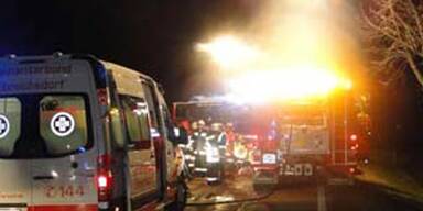 Lkw überrollte Pkw - Fahrer tot