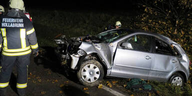 Crash: Mann aus Auto geschleudert - tot