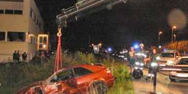 Auto raste in Gruppe und tötete 2 Jugendliche