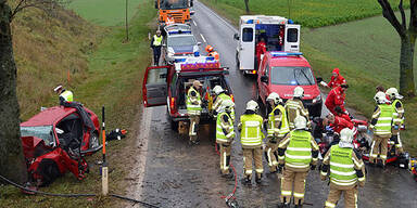 Mann (44) rast gegen Baum - tot