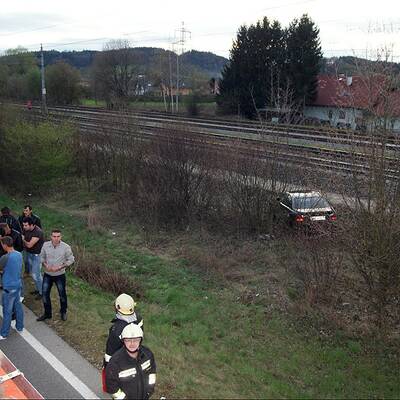 Pkw krachte in Auto von Ersthelfer