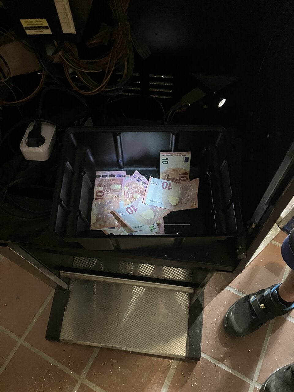 Finanz vernichtet Glückspielautomaten