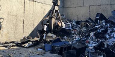 Finanz vernichtet Gl&uuml;ckspielautomaten