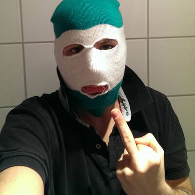 Hunderte Vermummte zeigen sich auf Twitter und Facebook