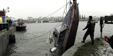 Gesunkenes Polizeiboot gehoben