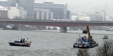 Gesunkenes Polizeiboot gehoben