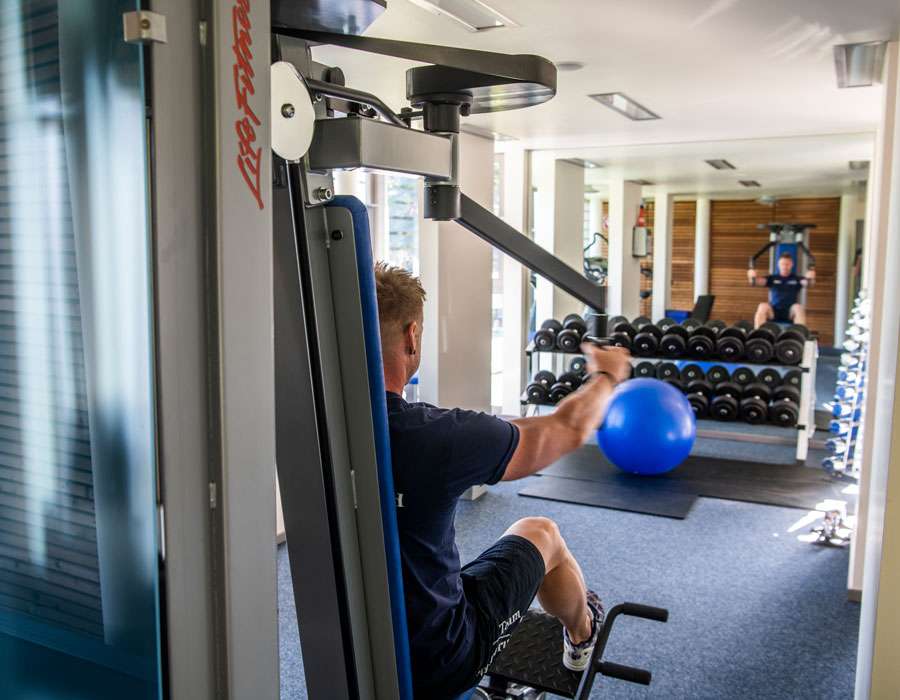 Auch Kraftsport ist im Schönbrunnerbad möglich. 