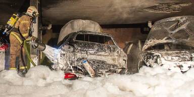 Brandstifter fackelt sechs Autos ab 