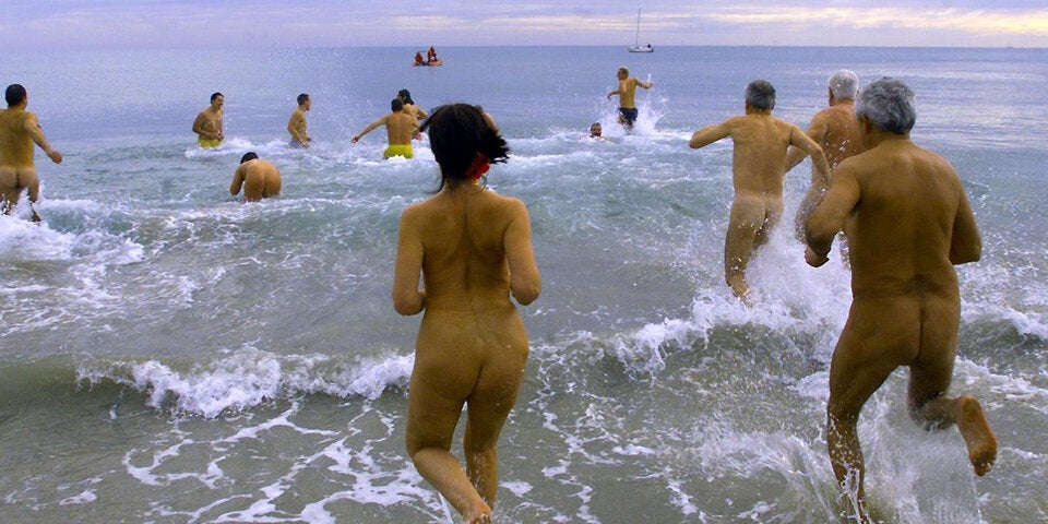 Corona-Alarm am größten FKK-Strand der Welt