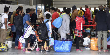 10.000 Flüchtlinge in Nickelsdorf erwartet