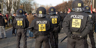 Fl&uuml;chtlinge Polizei