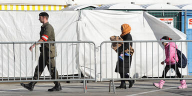 Fl&uuml;chtlingszahlen sinken weiter massiv