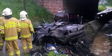 Flachgauer nach Unfall im Auto verbrannt